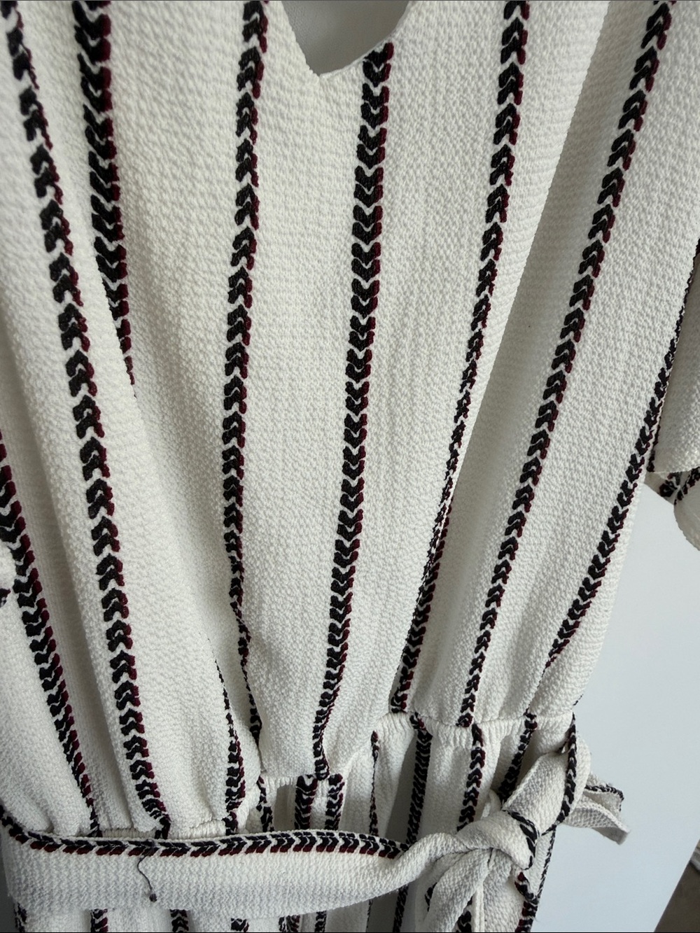 Striped White and Black Cold-Shoulder Summer Jumpsuit with Waist Tie size M - Picture 4 of 10